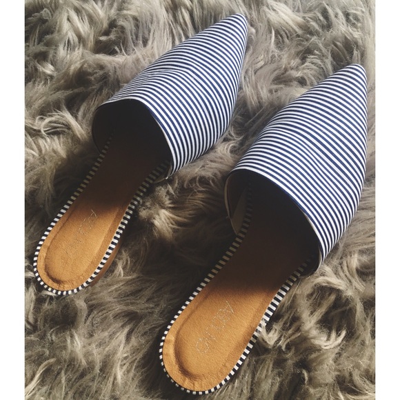 Abound Ashley Pointed Toe Mule - Picture 2 of 4